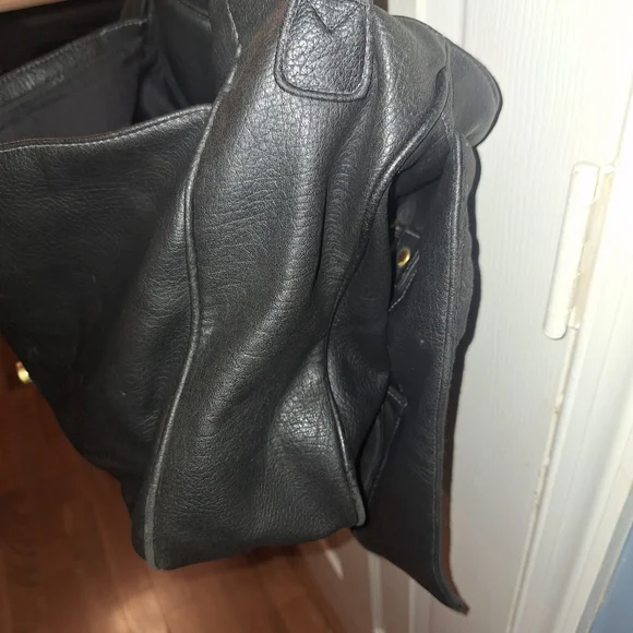 Black Leather Shoulder Bag By Capezio - Picture 11 of 16